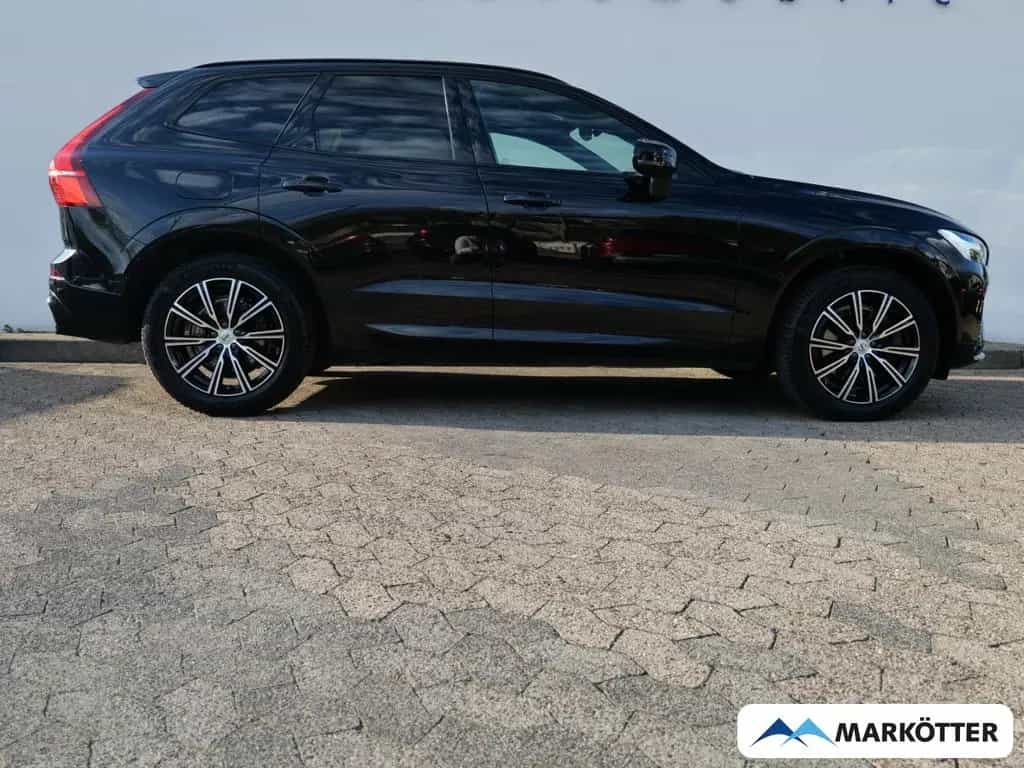 Volvo XC60 B4 Plus Dark PANO/BLIS/CAM/ACC/Harman Kardo 02/2023-photo-1