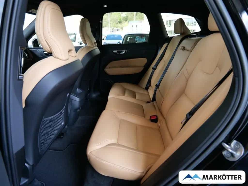 Volvo XC60 B4 Plus Dark PANO/BLIS/CAM/ACC/Harman Kardo 02/2023-photo-12