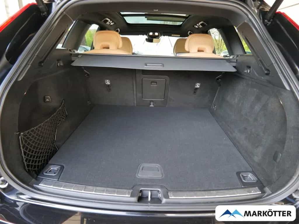Volvo XC60 B4 Plus Dark PANO/BLIS/CAM/ACC/Harman Kardo 02/2023-photo-13