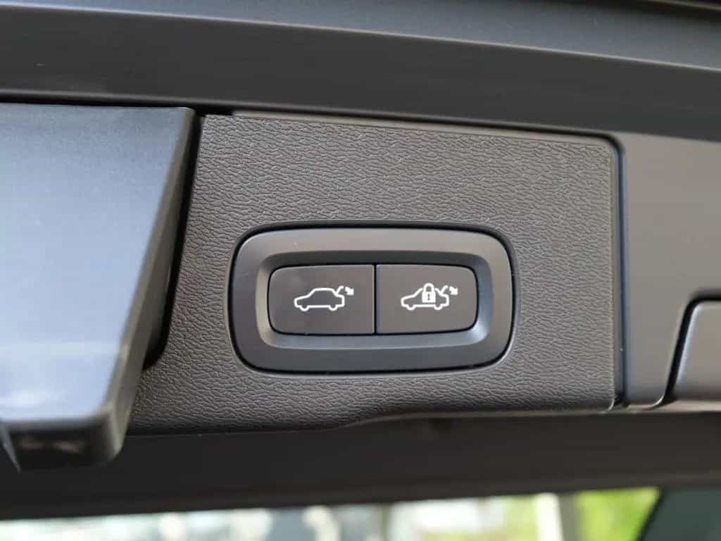Volvo XC60 B4 Plus Dark PANO/BLIS/CAM/ACC/Harman Kardo 02/2023-photo-14
