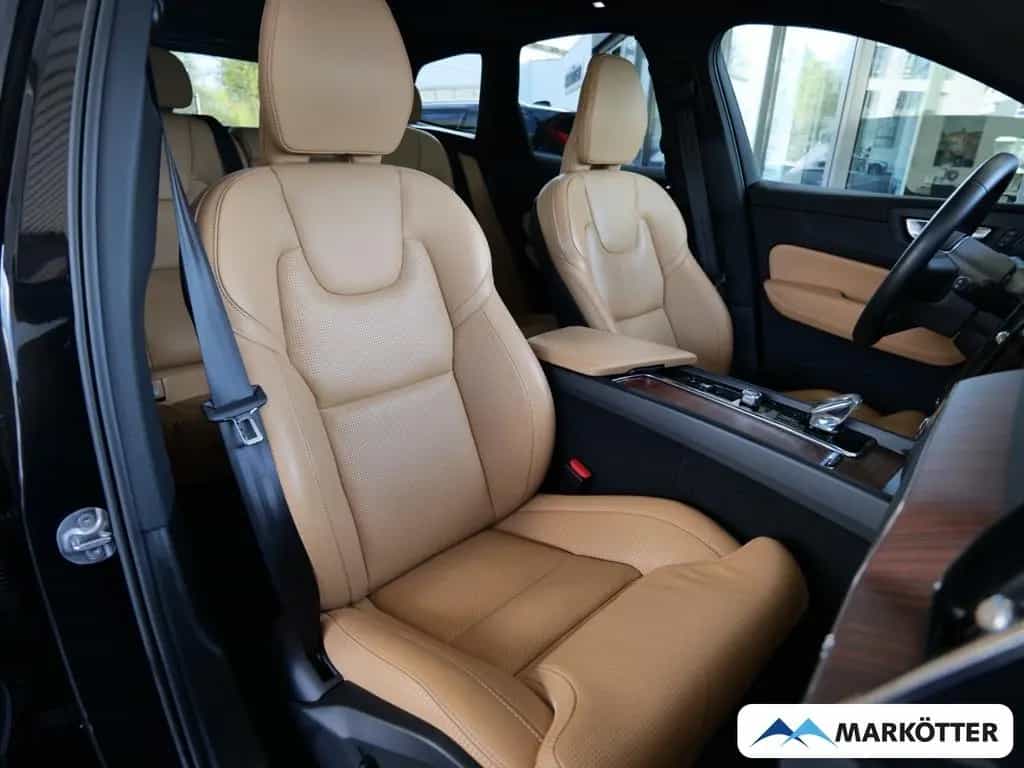 Volvo XC60 B4 Plus Dark PANO/BLIS/CAM/ACC/Harman Kardo 02/2023-photo-17