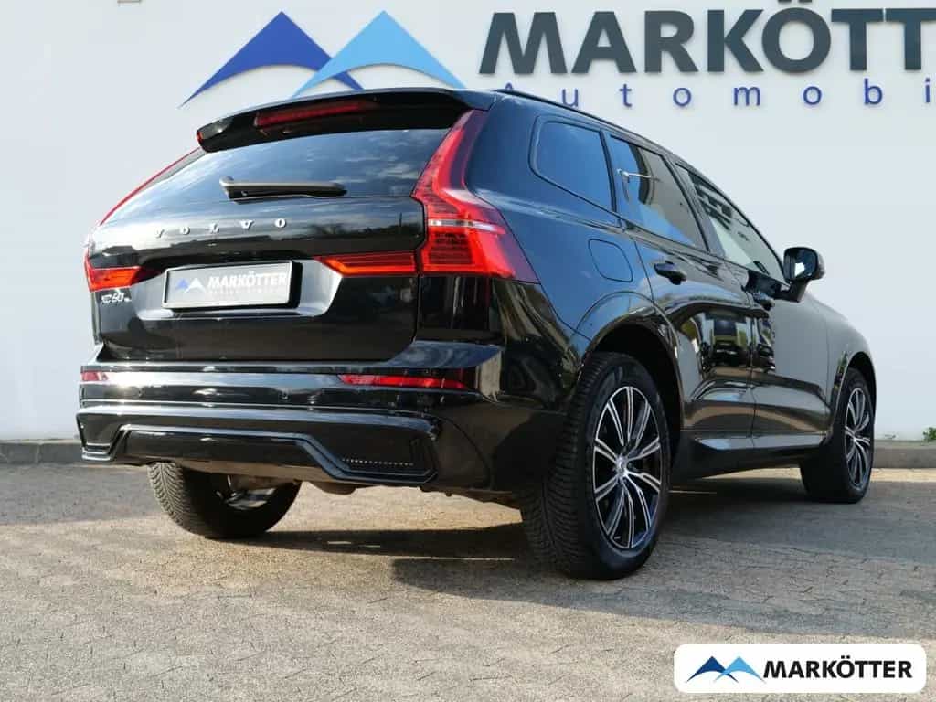 Volvo XC60 B4 Plus Dark PANO/BLIS/CAM/ACC/Harman Kardo 02/2023-photo-2