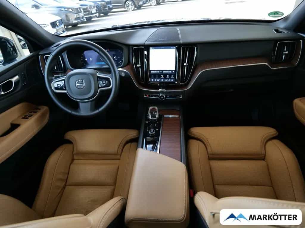 Volvo XC60 B4 Plus Dark PANO/BLIS/CAM/ACC/Harman Kardo 02/2023-photo-3
