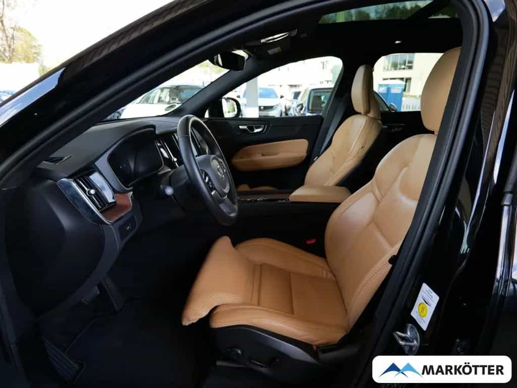 Volvo XC60 B4 Plus Dark PANO/BLIS/CAM/ACC/Harman Kardo 02/2023-photo-6