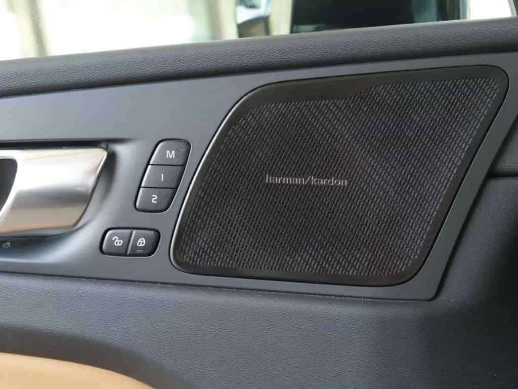 Volvo XC60 B4 Plus Dark PANO/BLIS/CAM/ACC/Harman Kardo 02/2023-photo-8