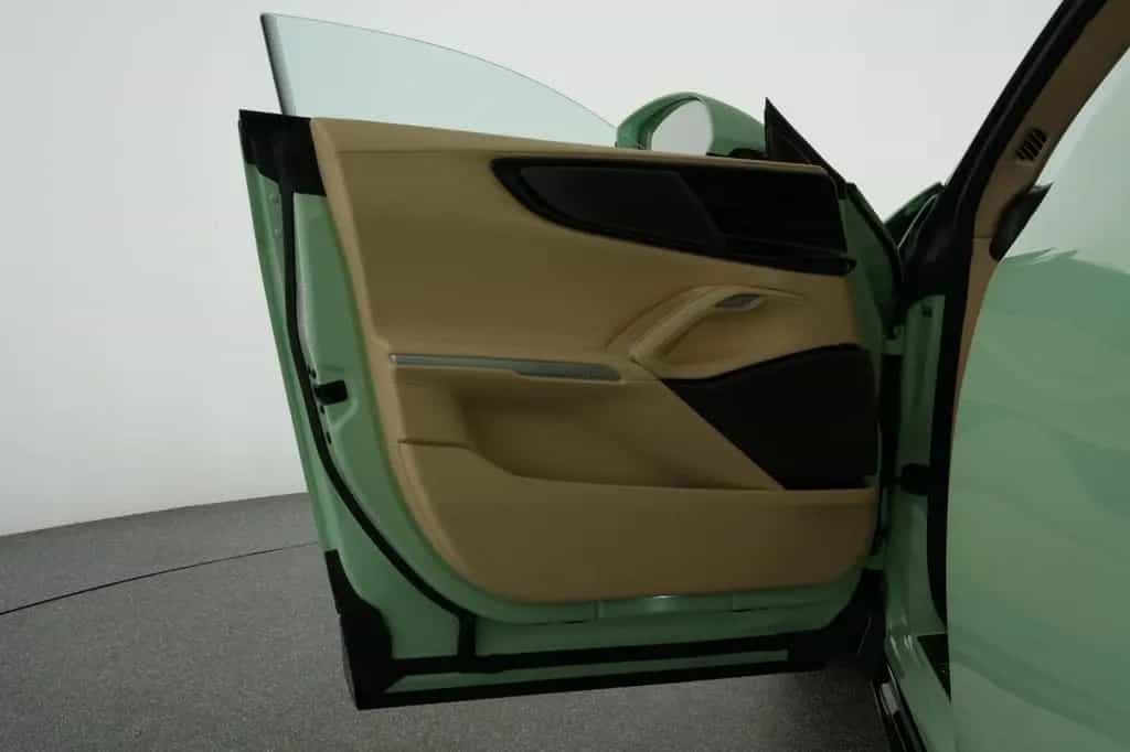 Ferrari Purosangue Special Color Verde Pallido 04/2026-photo-16