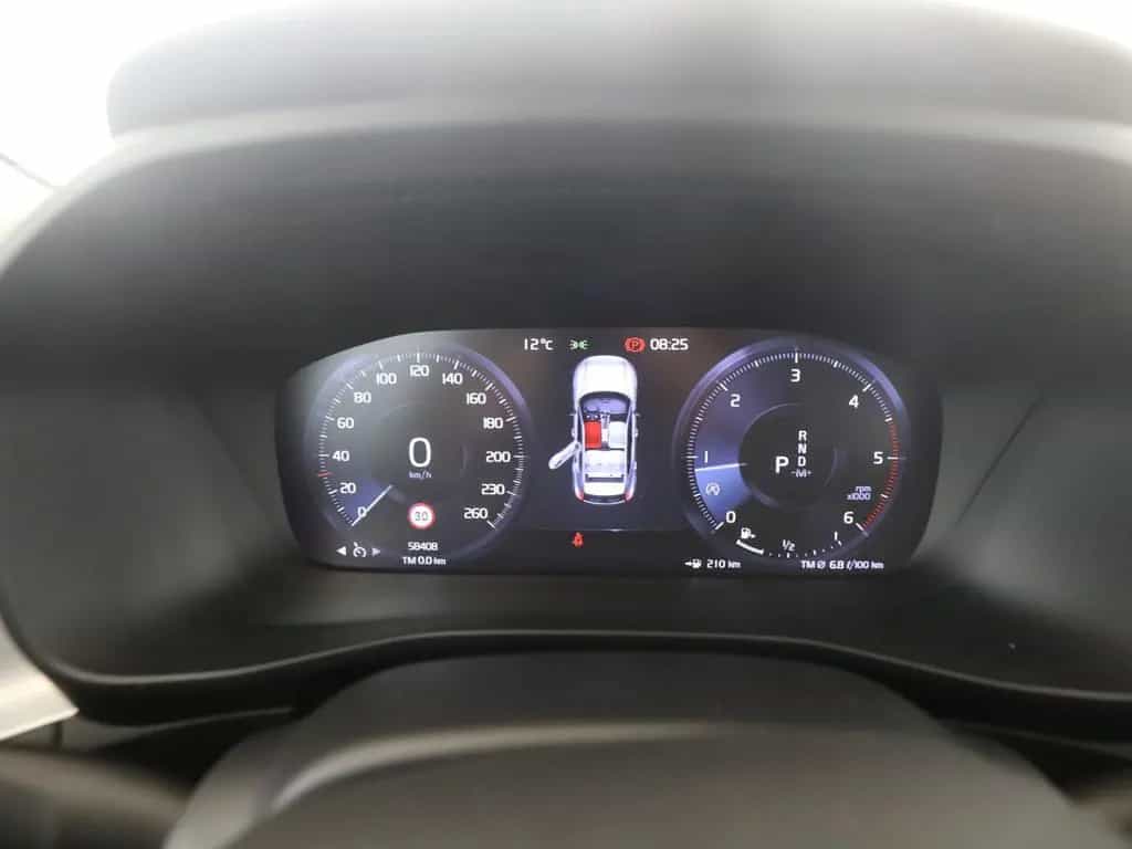 Volvo XC40 D3 Momentum Pro LED+RFK+SitzH+Navi+AppleCar 12/2019-photo-11