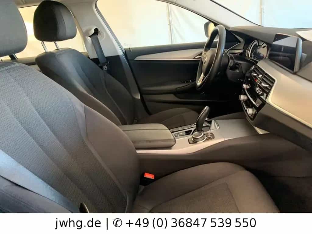 BMW 5 Series 520d T xDrive DRIVING ASS+/AHK/WINTER PAKET 03/2020-photo-2