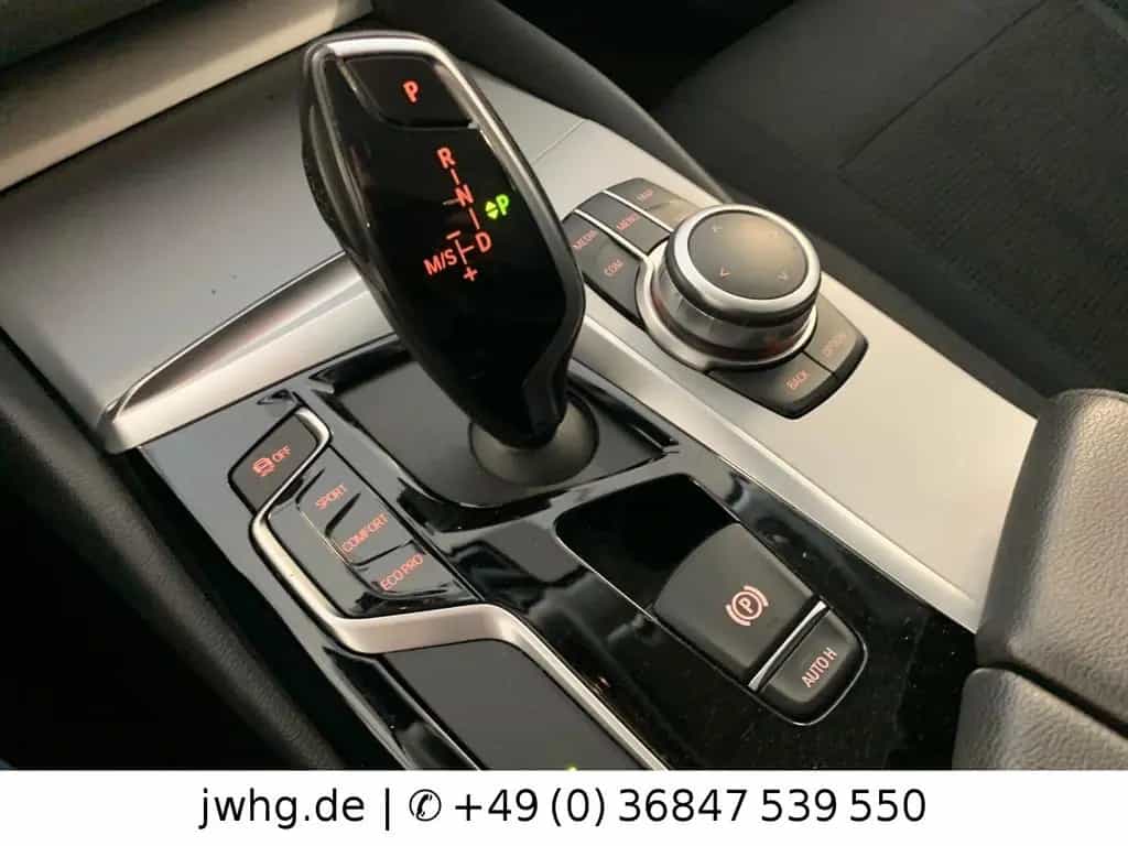 BMW 5 Series 520d T xDrive DRIVING ASS+/AHK/WINTER PAKET 03/2020-photo-9