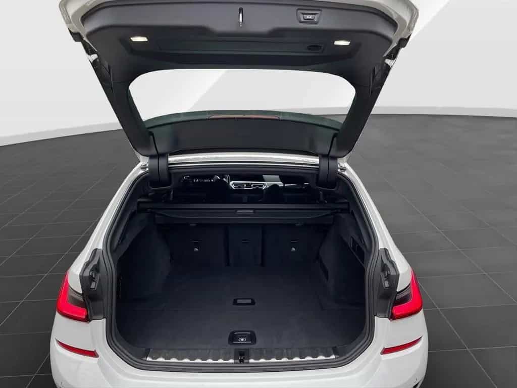 BMW 3 Series 320i Touring/ M Sport/ SAG/ LC+/ Ambiente/ PDC/ 03/2021-photo-12