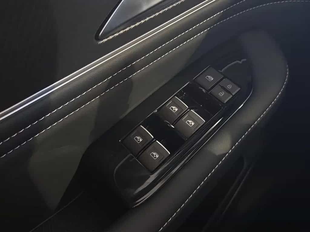 DFSK Forthing 5 , 177 PS, *Automatik*PANO*Carplay null-photo-17