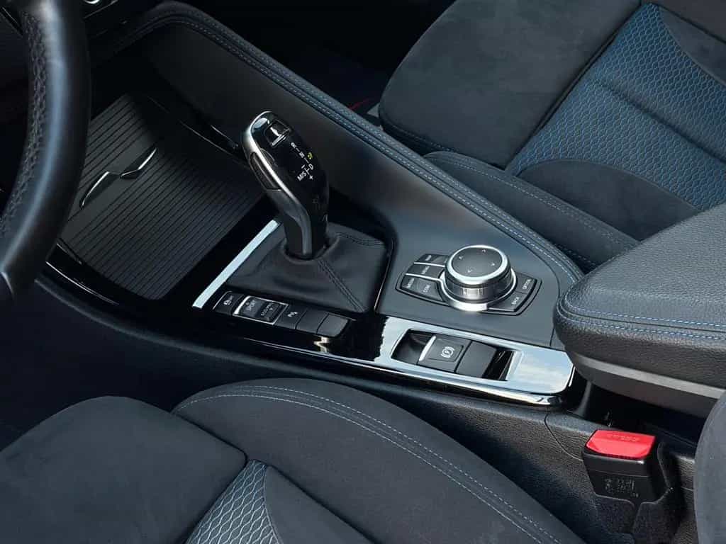 BMW X1 sDrive20i M Sport Shadow LED Temp PDC 02/2019-photo-12