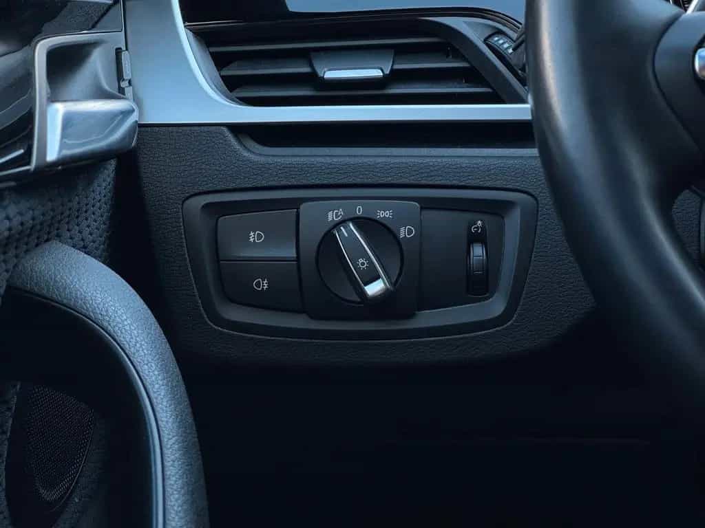 BMW X1 sDrive20i M Sport Shadow LED Temp PDC 02/2019-photo-13