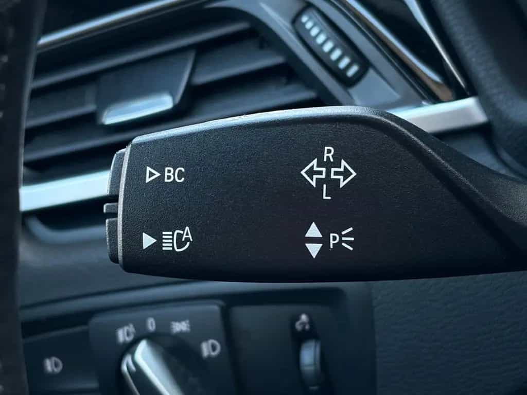 BMW X1 sDrive20i M Sport Shadow LED Temp PDC 02/2019-photo-16