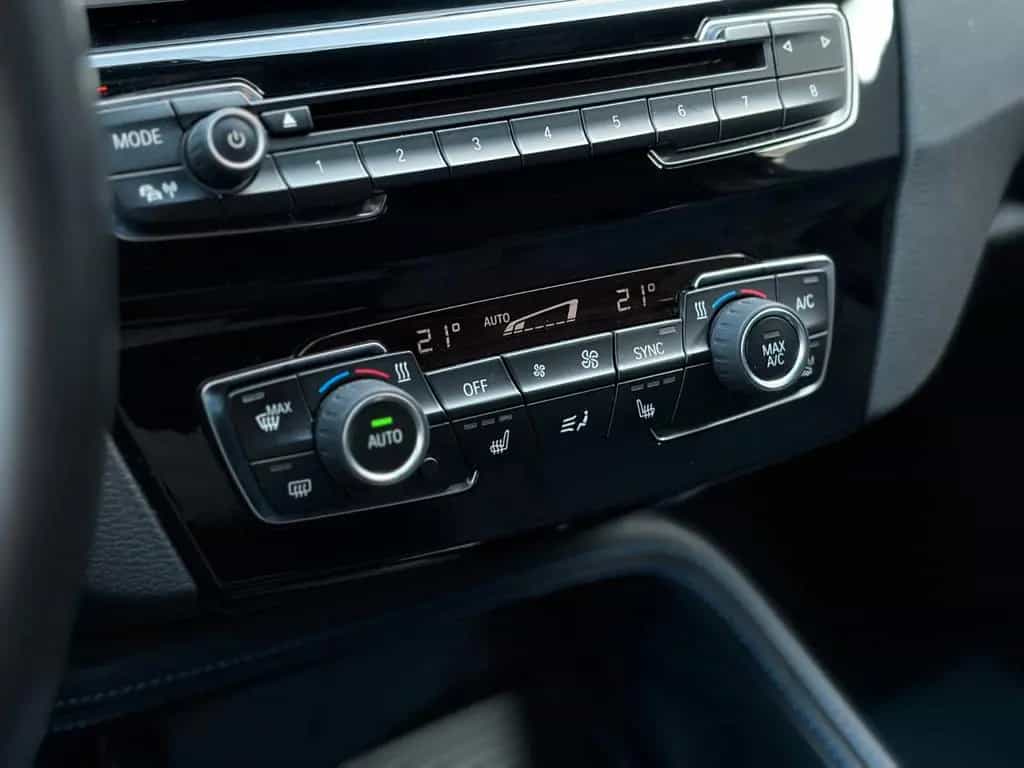 BMW X1 sDrive20i M Sport Shadow LED Temp PDC 02/2019-photo-20