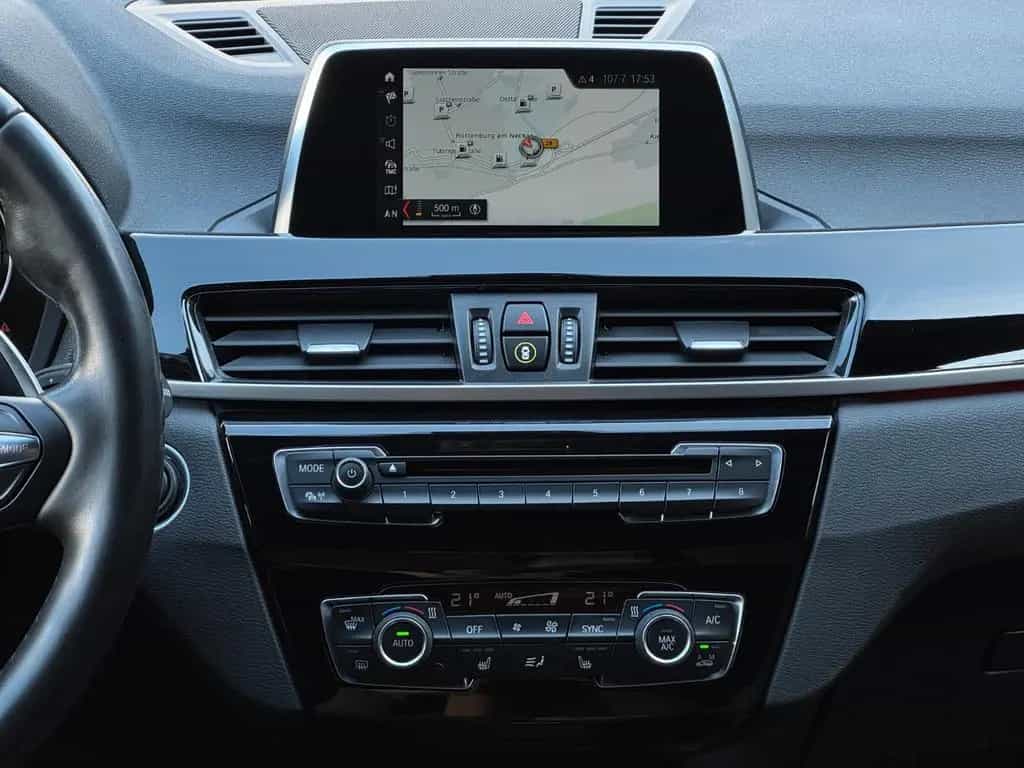 BMW X1 sDrive20i M Sport Shadow LED Temp PDC 02/2019-photo-22