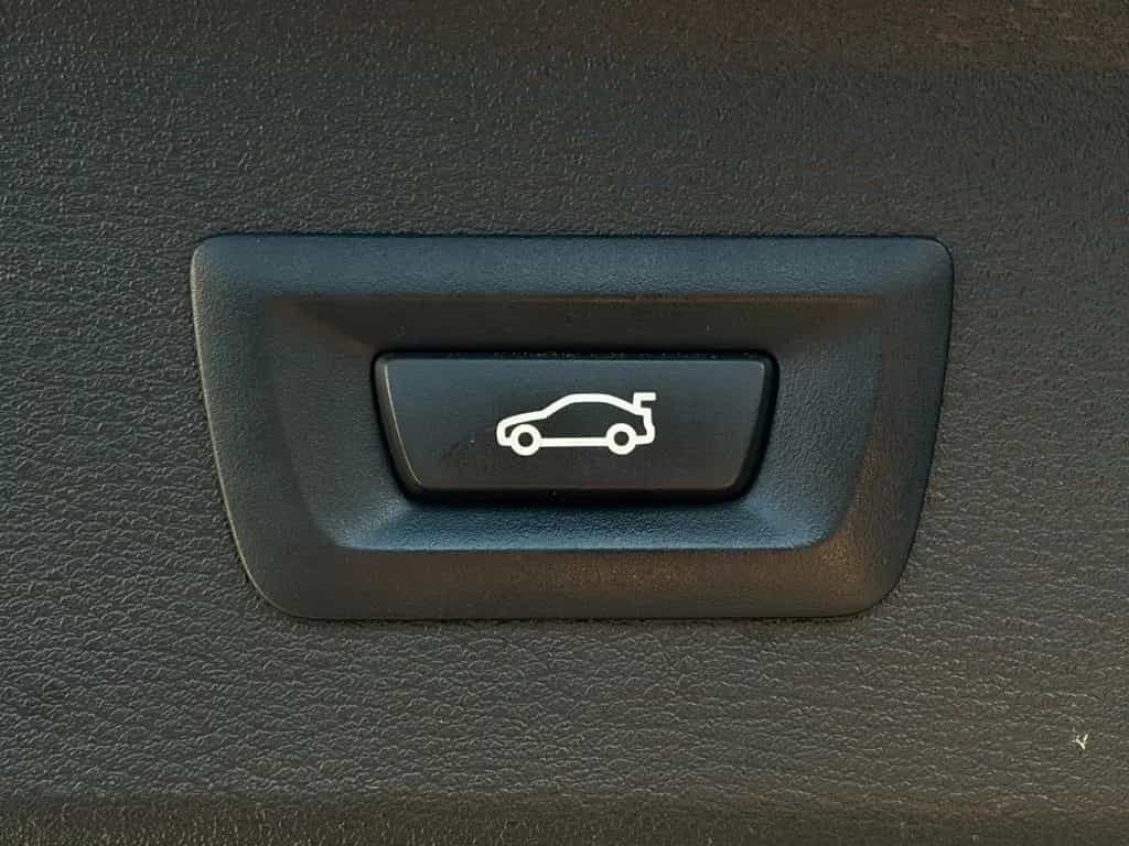 BMW X1 sDrive20i M Sport Shadow LED Temp PDC 02/2019-photo-32