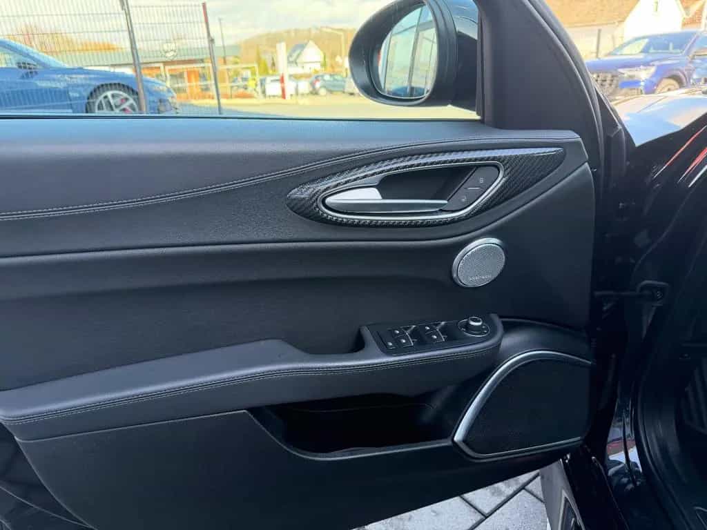 Alfa Romeo Giulia Quadrifoglio/Harmann Kardon Sound/R-Kam 03/2023-photo-15