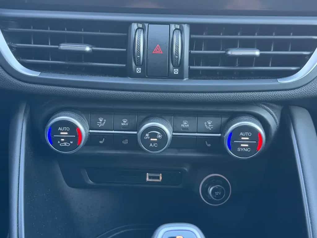 Alfa Romeo Giulia Quadrifoglio/Harmann Kardon Sound/R-Kam 03/2023-photo-25