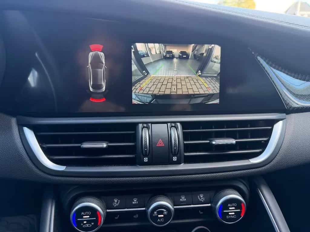 Alfa Romeo Giulia Quadrifoglio/Harmann Kardon Sound/R-Kam 03/2023-photo-28