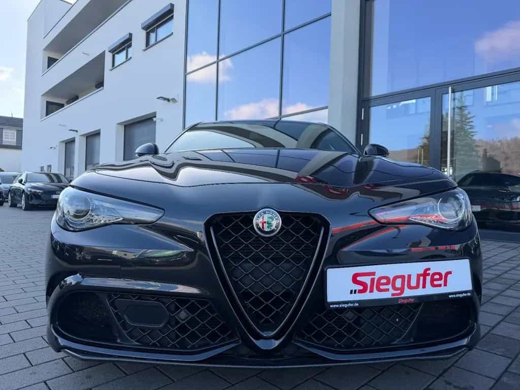 Alfa Romeo Giulia Quadrifoglio/Harmann Kardon Sound/R-Kam 03/2023-photo-4