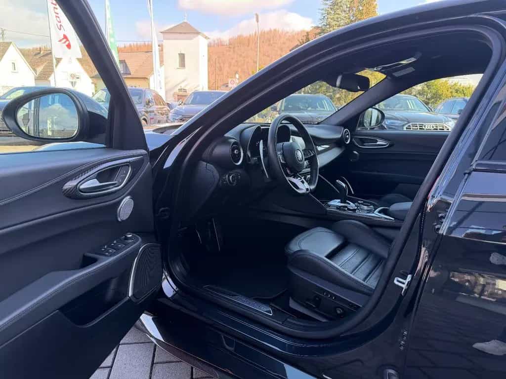 Alfa Romeo Giulia Quadrifoglio/Harmann Kardon Sound/R-Kam 03/2023-photo-8