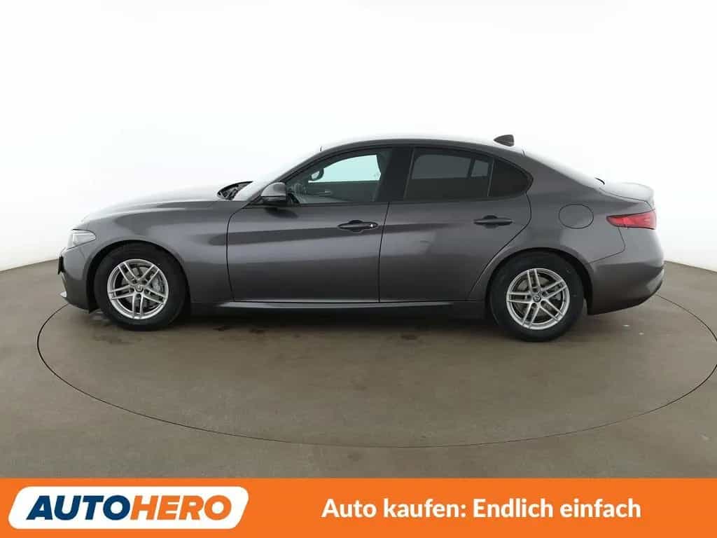 Alfa Romeo Giulia 2.2 JTDM Super Aut.*NAVI*TEMPO*CAM*PDC* 03/2017-photo-2