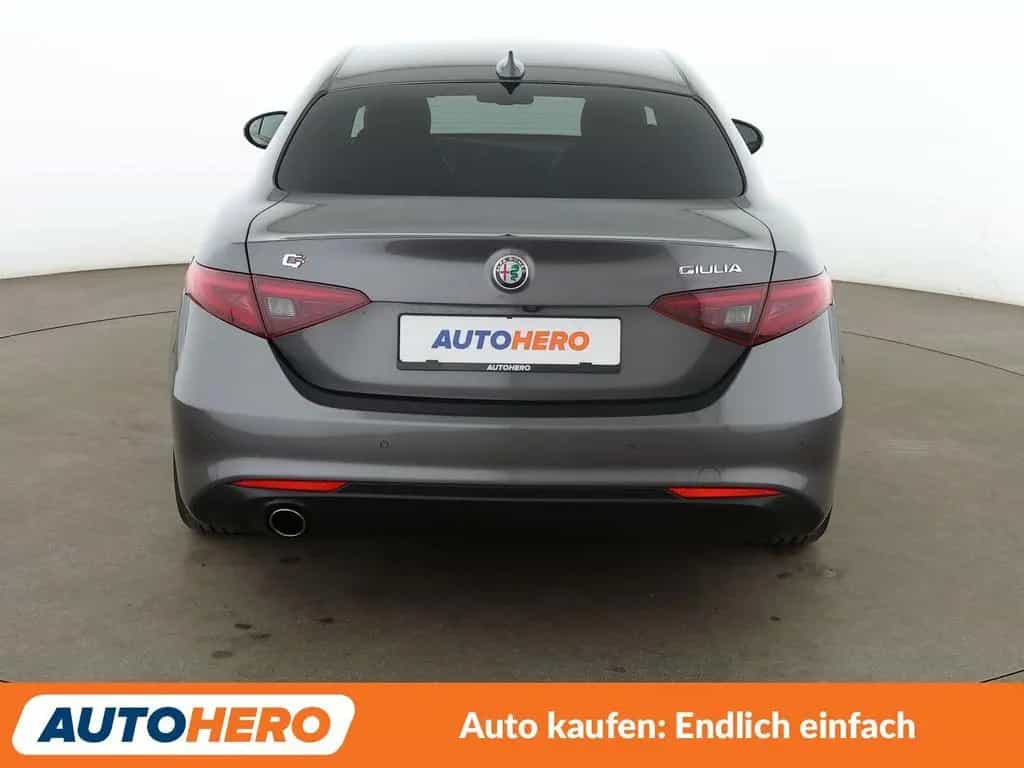 Alfa Romeo Giulia 2.2 JTDM Super Aut.*NAVI*TEMPO*CAM*PDC* 03/2017-photo-4
