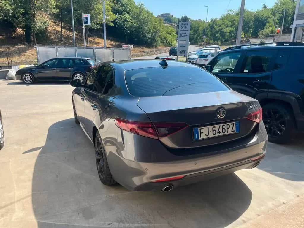 Alfa Romeo Giulia 2.2 Turbodiesel 180 CV AT8 Sup 04/2017-photo-2
