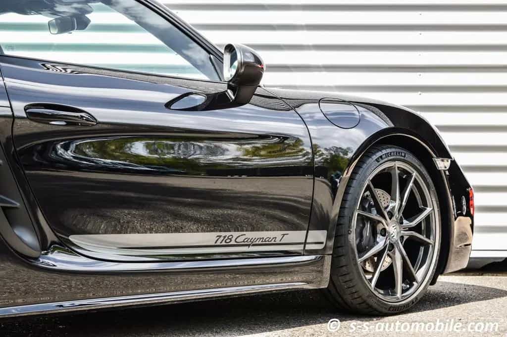 Porsche 718 Cayman T SportDesign Vollschale Schalter 05/2020-photo-11