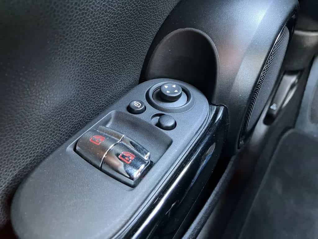 MINI Cooper S COOPER_S 60 YEARS TRIM LED+NAVI+SHZ+PDC+KLIMA 05/2020-photo-19