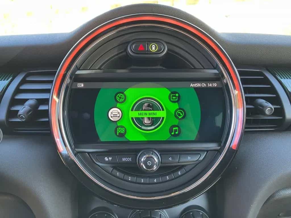 MINI Cooper S COOPER_S 60 YEARS TRIM LED+NAVI+SHZ+PDC+KLIMA 05/2020-photo-32