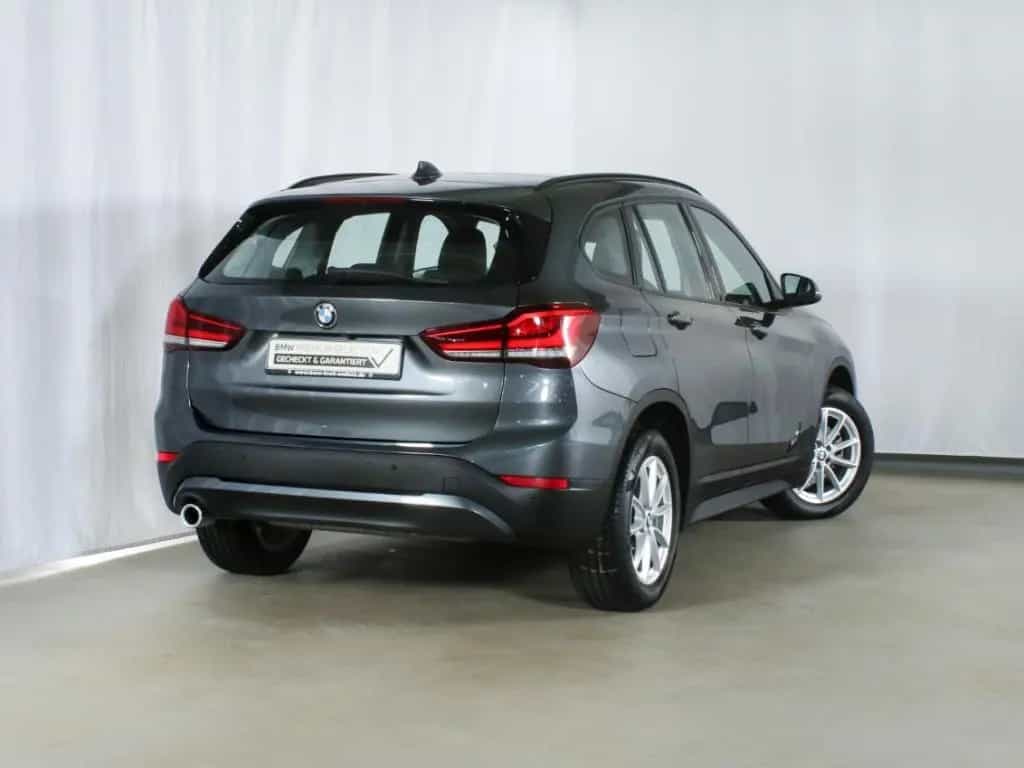 BMW X1 sDrive18i Kamera Panorama LED HIFI  Lordosen 04/2022-photo-1