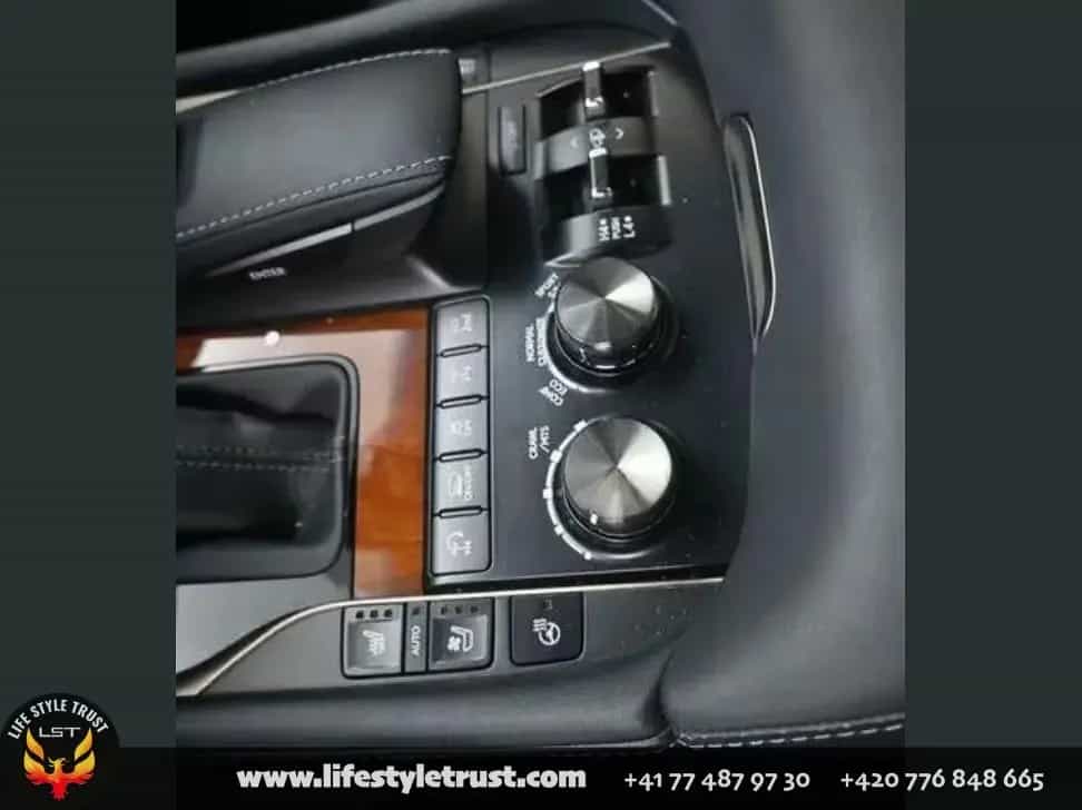 Lexus LX 570 LUXURY -2019- € 69.500 T1 04/2019-photo-11