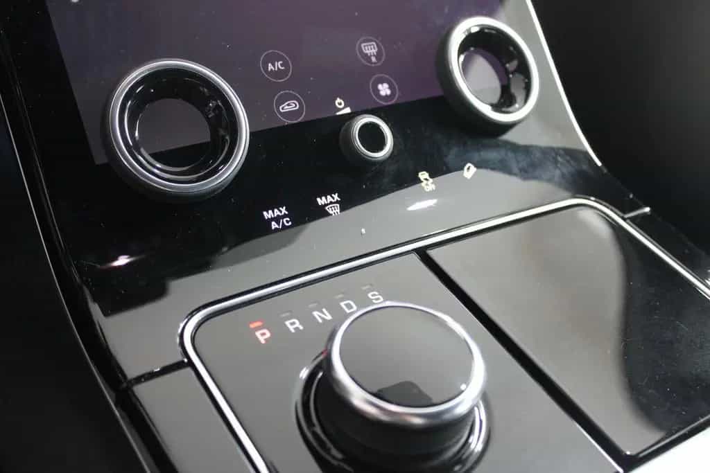Land Rover Range Rover Rover Velar HSE 360°LEDER PAKET*AHK*HEADUP 03/2019-photo-25