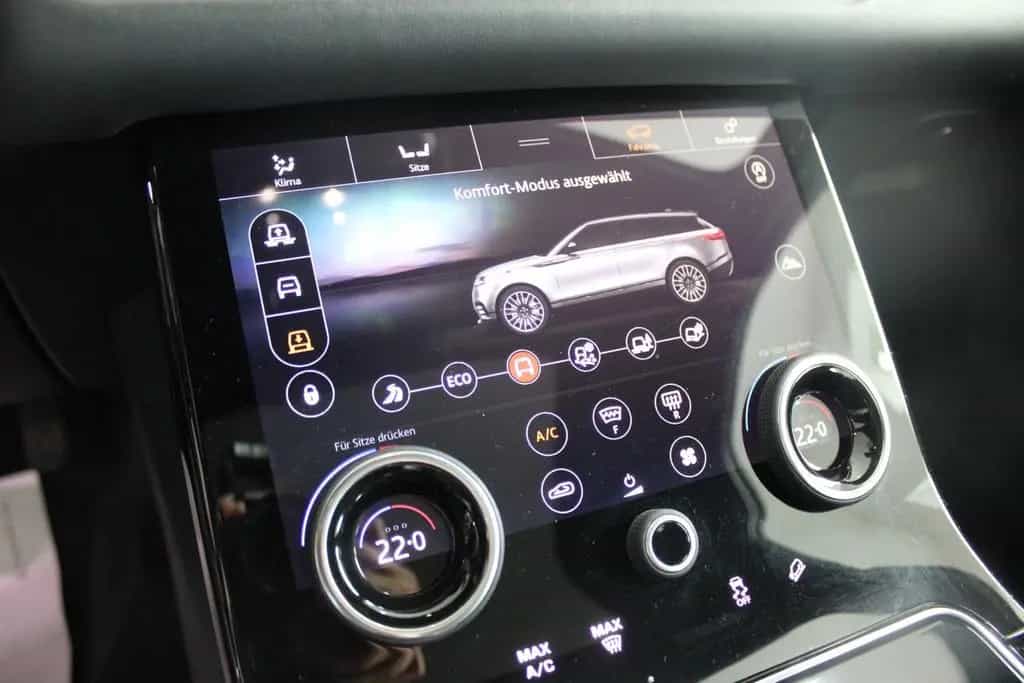 Land Rover Range Rover Rover Velar HSE 360°LEDER PAKET*AHK*HEADUP 03/2019-photo-31