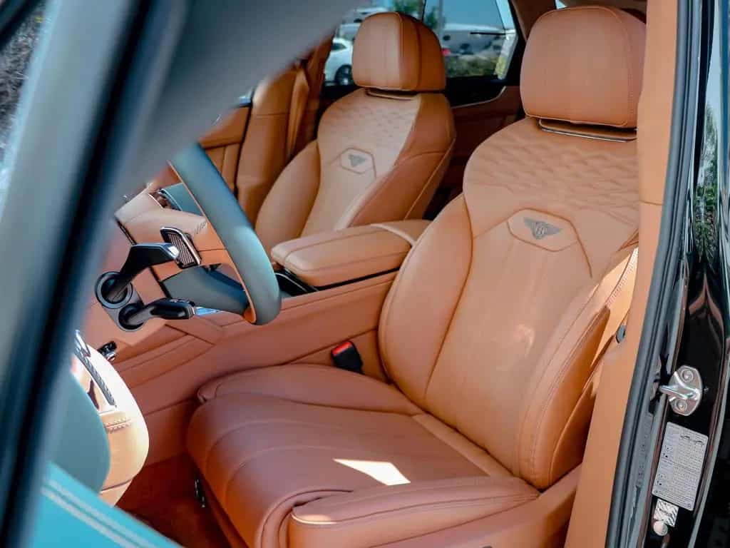 Bentley Bentayga Azure V8 4.0 550hp 07/2025-photo-16