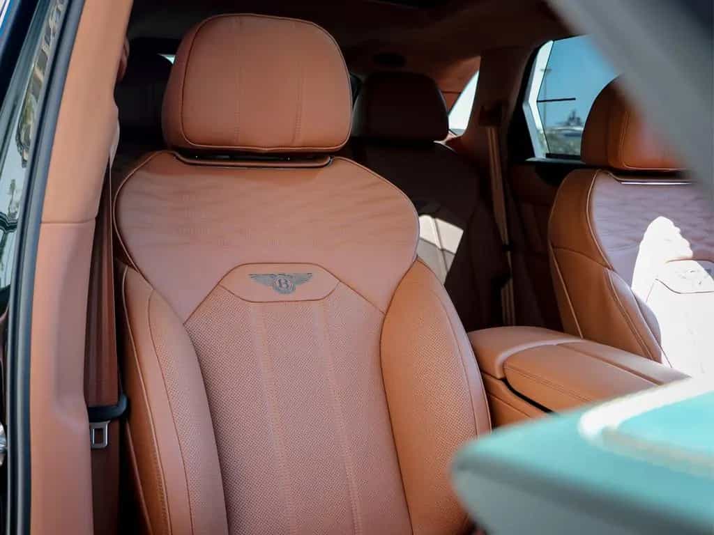Bentley Bentayga Azure V8 4.0 550hp 07/2025-photo-19