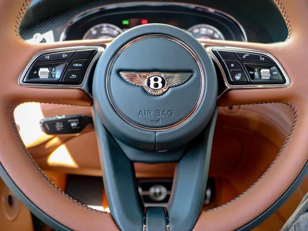 Bentley Bentayga Azure V8 4.0 550hp 07/2025-photo-23