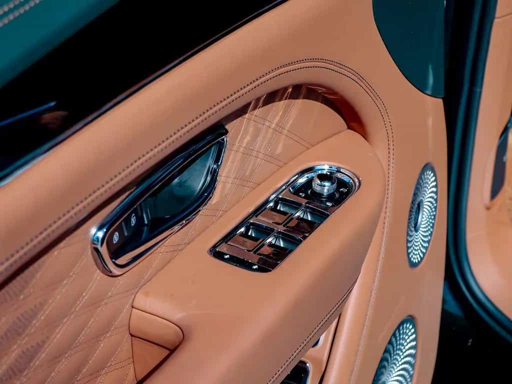 Bentley Bentayga Azure V8 4.0 550hp 07/2025-photo-30