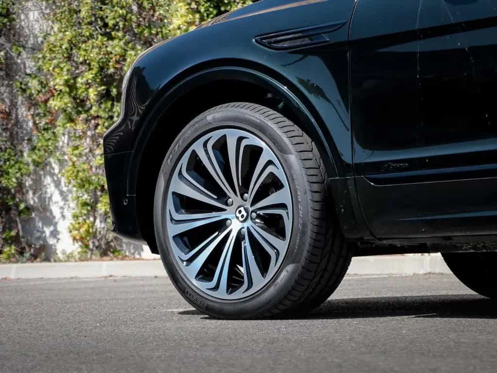Bentley Bentayga Azure V8 4.0 550hp 07/2025-photo-5