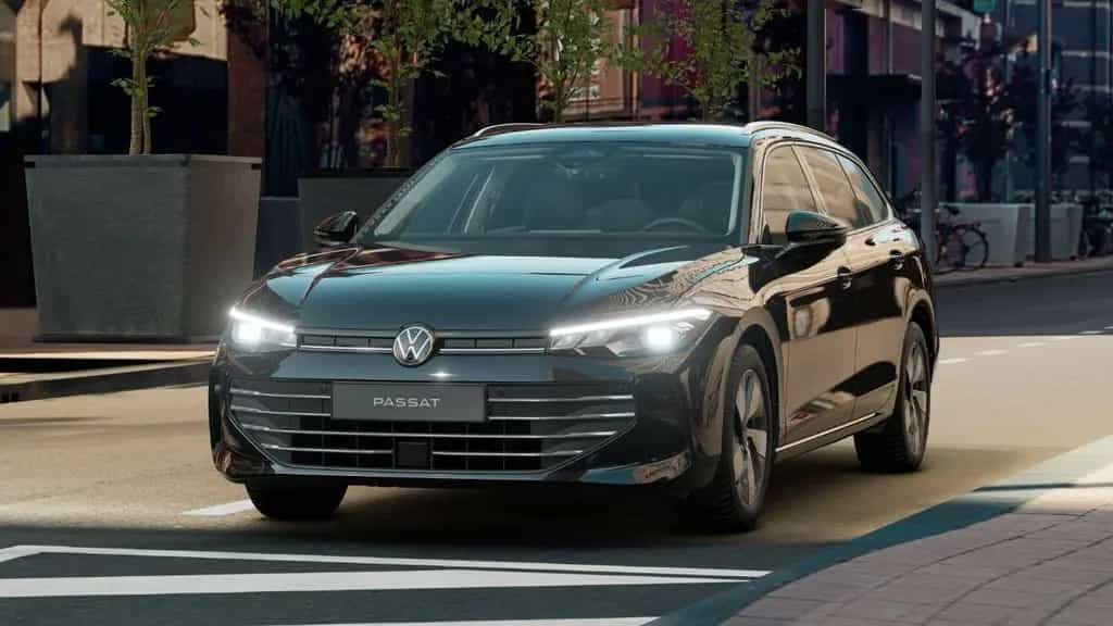 Volkswagen Passat Variant BUSINESS eTSI DSG+AHK+ALU 17+360° 07/2025-photo-1