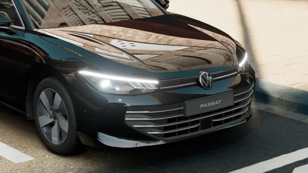 Volkswagen Passat Variant BUSINESS eTSI DSG+AHK+ALU 17+360° 07/2025-photo-5