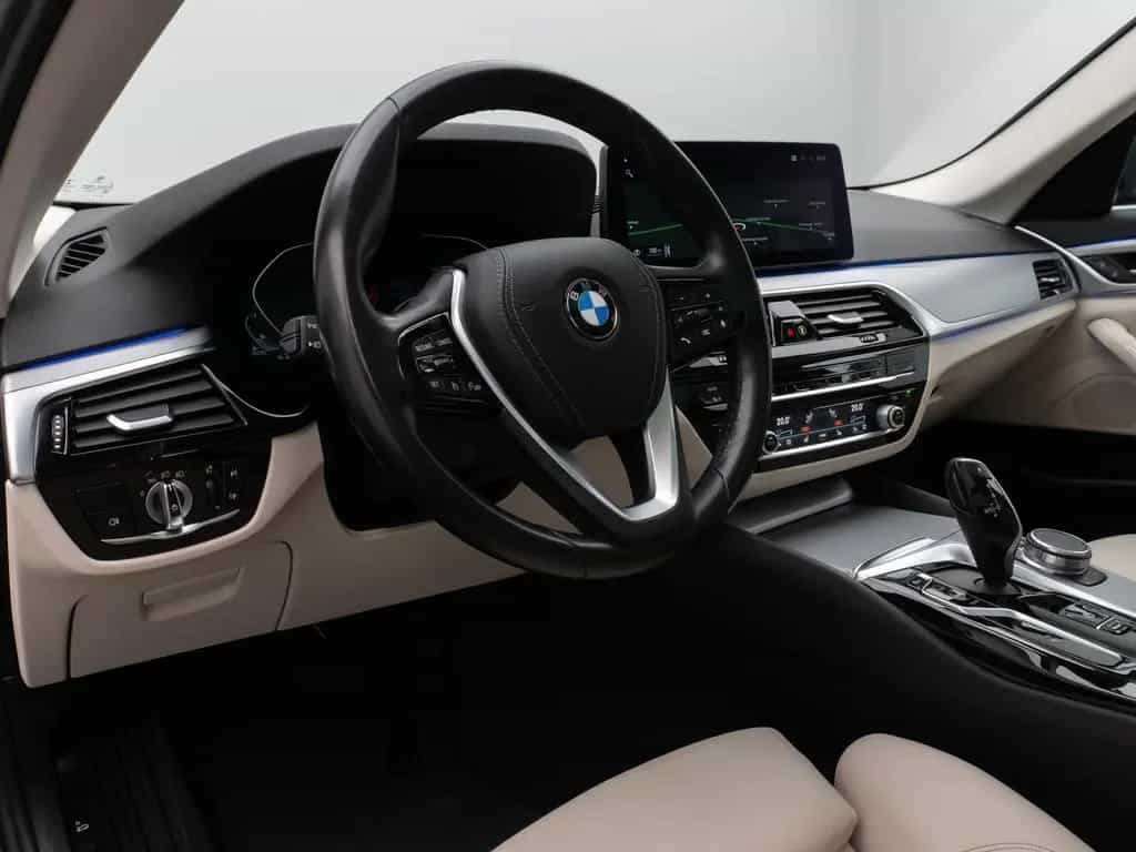 BMW 5 Series 530d xD Panoram Kamera HUD DAB HiFi SoftCl Sport 08/2020-photo-20