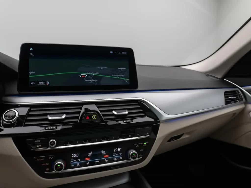 BMW 5 Series 530d xD Panoram Kamera HUD DAB HiFi SoftCl Sport 08/2020-photo-21