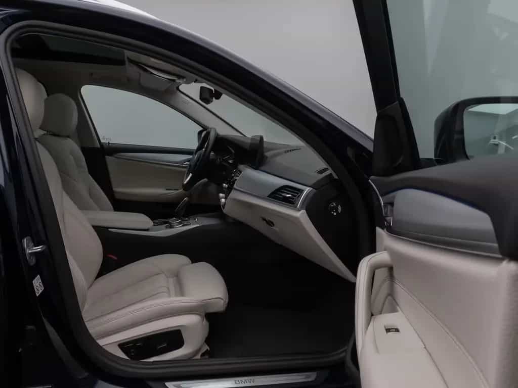 BMW 5 Series 530d xD Panoram Kamera HUD DAB HiFi SoftCl Sport 08/2020-photo-24