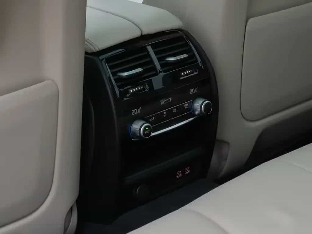 BMW 5 Series 530d xD Panoram Kamera HUD DAB HiFi SoftCl Sport 08/2020-photo-27