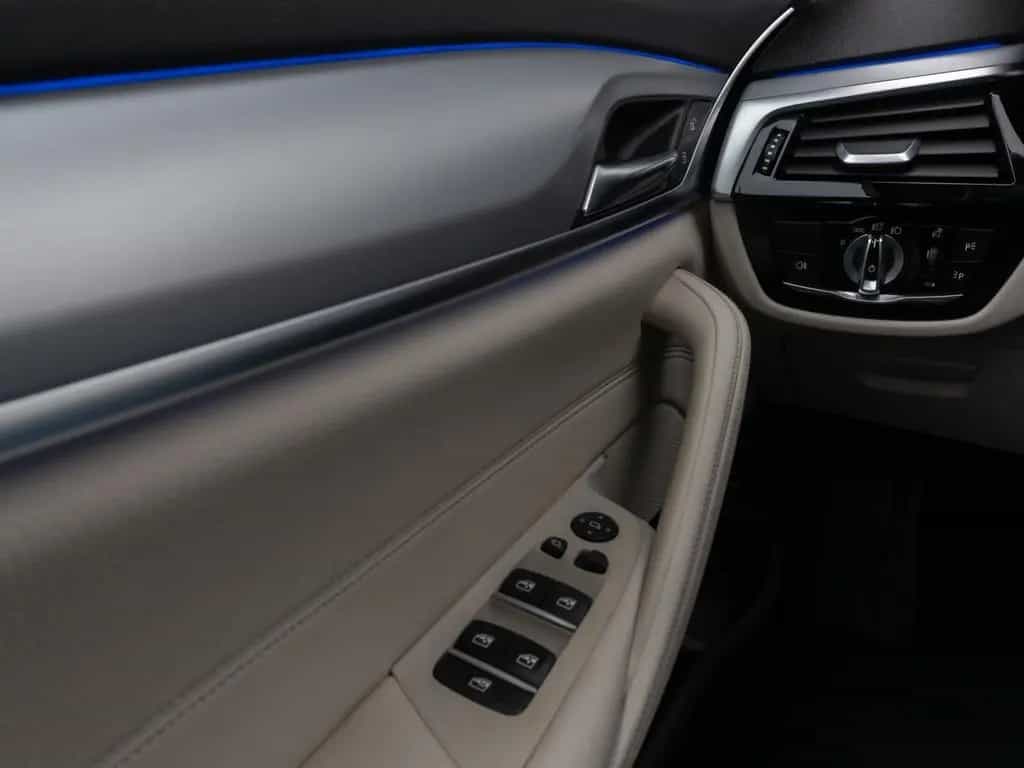 BMW 5 Series 530d xD Panoram Kamera HUD DAB HiFi SoftCl Sport 08/2020-photo-36