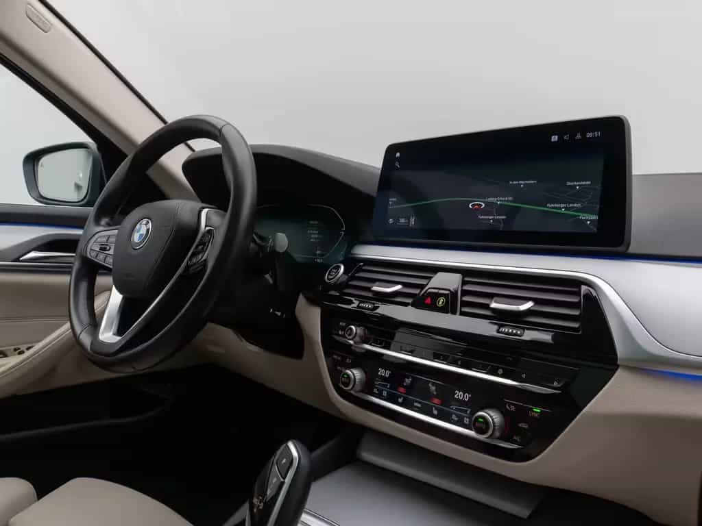 BMW 5 Series 530d xD Panoram Kamera HUD DAB HiFi SoftCl Sport 08/2020-photo-39