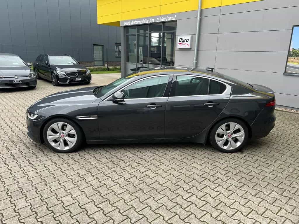 Jaguar XE S/LEDER/NAVI/TEMPOMAT/AUTOMATIK/DAB/MEMORY 04/2021-photo-2